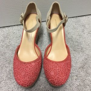Beautiful Liz Claiborne Coral Shoes